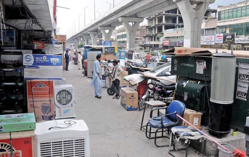 راولپنڈی: بی بی ایچ مری روڈ پر الیکٹر ک مارکیٹ کے تاجروں ..
