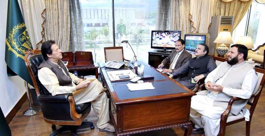 اسلام آباد: وزیر اعظم عمران خان سے رکن قومی اسمبلی صالح محمد ..