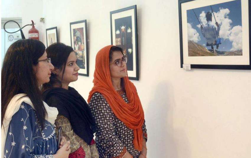 لاہور: الحمرا آرٹ کونسل میں ہونے والی مثبت پاکستان فوٹوگرافی ..