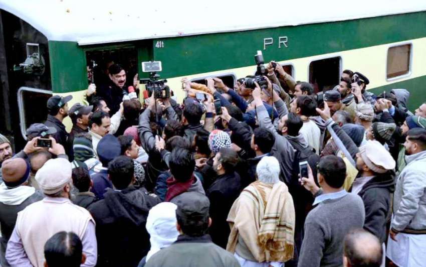 جہلم: وفاقی وزیر ریلوے شیخ رشید احمد ریلوے اسٹیشن سے خطاب ..