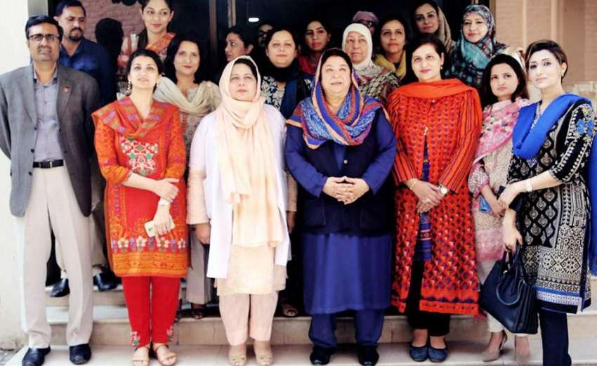لاہور: صوبائی وزیر صحت ڈاکٹر یاسمین راشد کا فاطمہ جناح میڈیکل ..