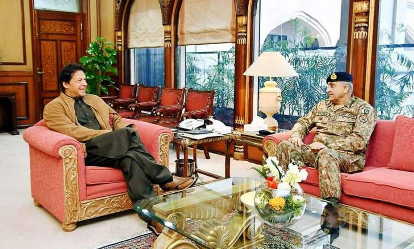 اسلام آباد: وزیر اعظم عمران خان سے آرمی چیف جنرل قمر جاوید ..