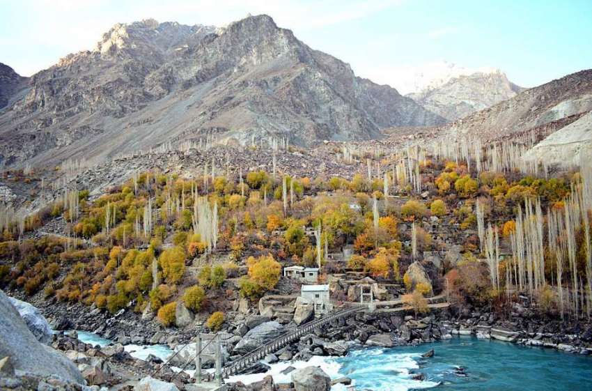 خارمنگ: دریائے سندھ کے کنارے موسم خزاں کے موسم کے آغاز پر ..