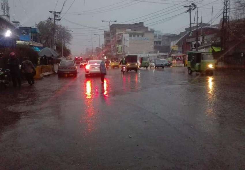 لاہور: صوبائی دارالحکومت میں ہونیوالی بارش کا منظر۔