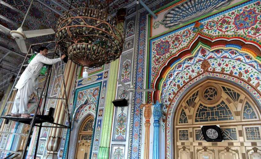 راولپنڈی: رمضان المبارک کی تیاریوں میں مصروف خادم قدیمی ..