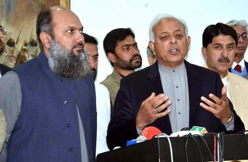 کوئٹہ: وفاقی وزیر برائے پٹرولیم غلام سرور خان وزیر اعلیٰ ..