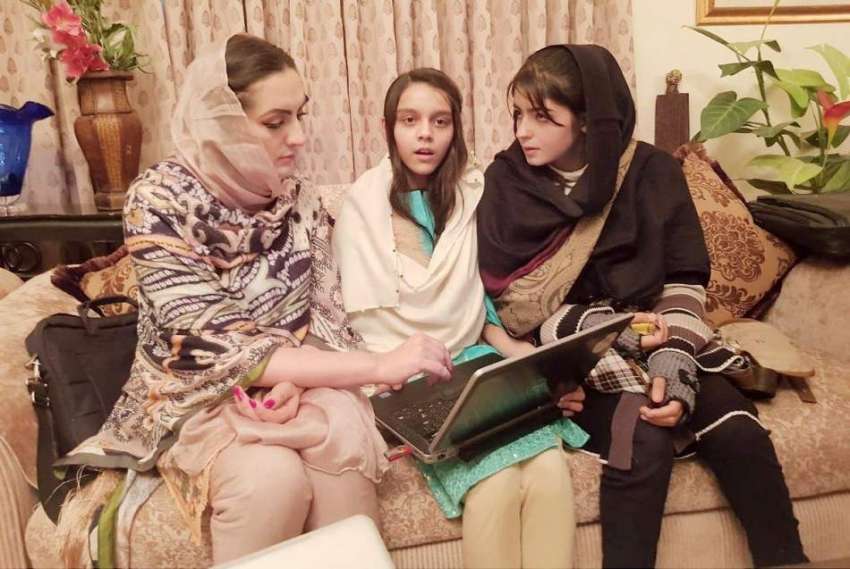 پشاور: رکن صوبائی اسمبلی مومنہ باسط مس پینی مورڈونٹ کی قیادت ..