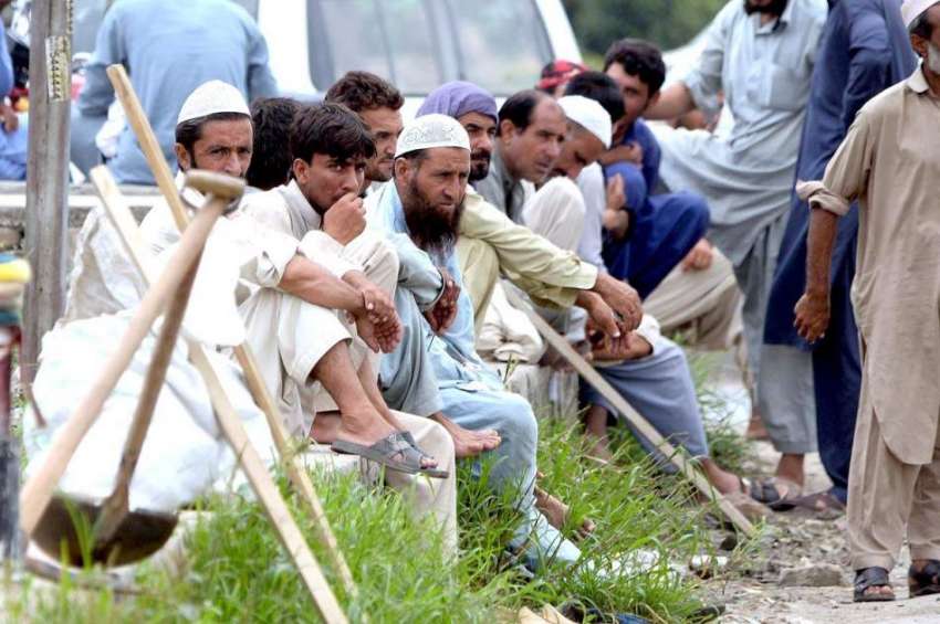 راولپنڈی: دیہاڑی پر کام کرنے والے مزدور اڈے پر دیہاڑی کے ..