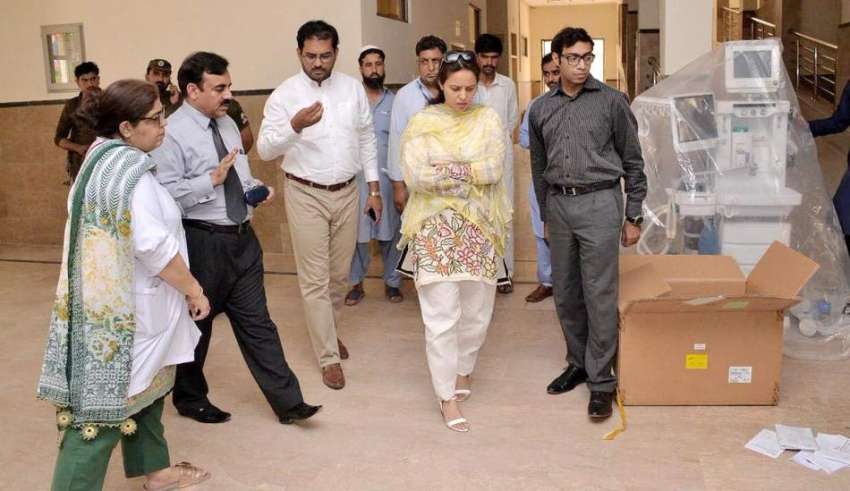 اوکاڑہ: ڈپٹی کمشنر مریم خان تحصیل ہیڈ کوارٹر ہسپتال کا دورہ ..