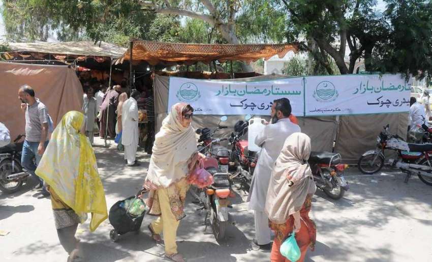 راولپنڈی: حیدر چوک رمضان سستا بازار کے باہر کوئی سیکویرٹی ..