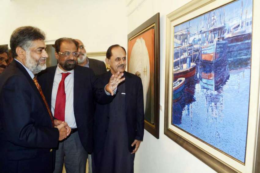 لاہور: صوبائی وزیر اطلاعات صمصام بخاری الحمراء میں پینٹنگ ..