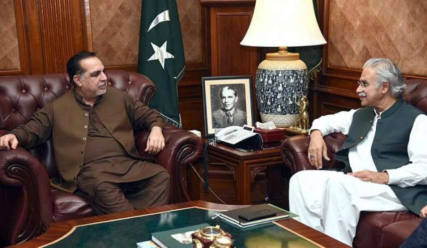 کراچی: گورنر سندھ عمران اسماعیل سے وزیر مملکت ڈاکٹر ظفر ..