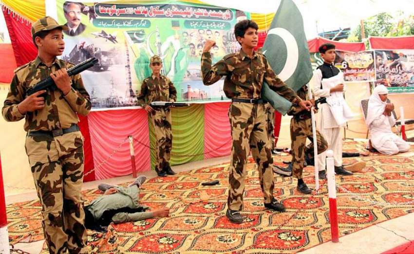 سرگودھا: یوم دفاع پاکستان کے سلسلے میں منعقدہ تقریب کے دوران ..
