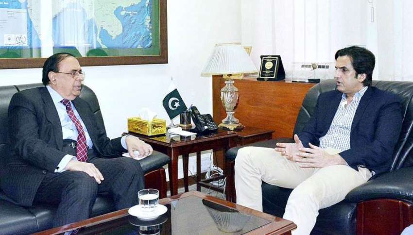 اسلام آباد: وفاقی وزیر منصوبہ بندی مخدوم خصرو بختیار سے ..