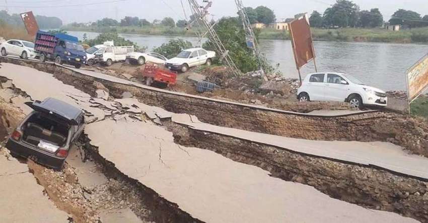 میرپور: جٹلان میں زلزلے سے بھاری نقصان پہنچا جس کے بعد  سڑک ..