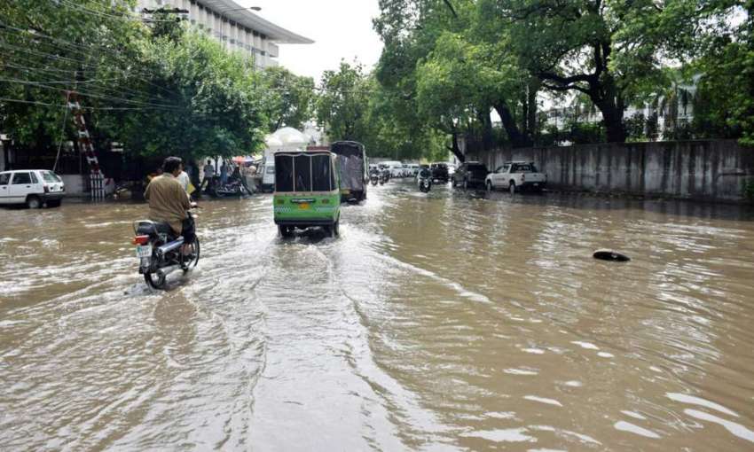 لاہور: شہر میں ہونے والی موسلا دھار بارش کے بعدپنجاب اسمبلی ..