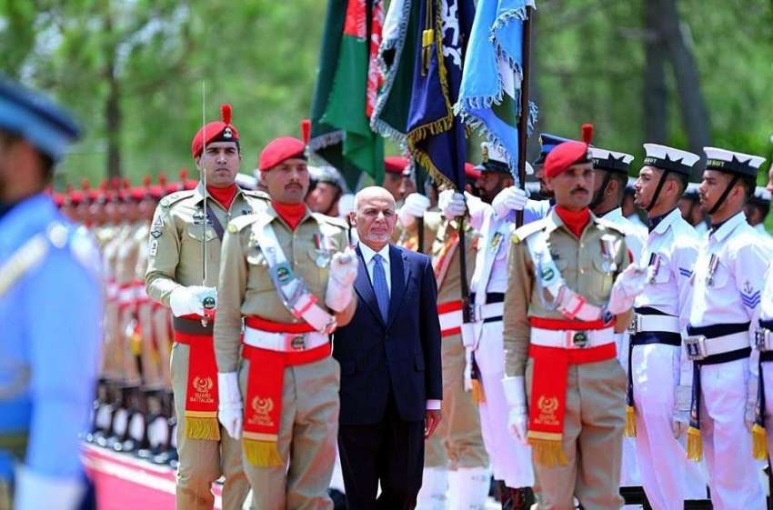 اسلام آباد:افغانستان کے صدر اشرف غنی گارڈ آف آنر کا معائنہ ..