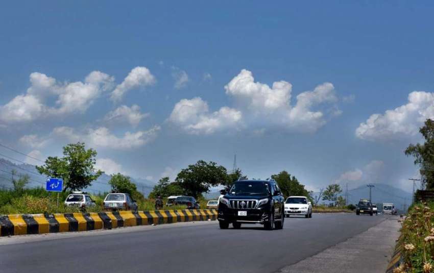 اسلام آباد: وفاقی دارالحکومت میں آسمان پر چھائے بادلوں کا ..