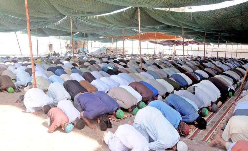 راولپنڈی: شہری قدیمی جامع مسجد میں جمعةالوداع کی نماز ادا ..