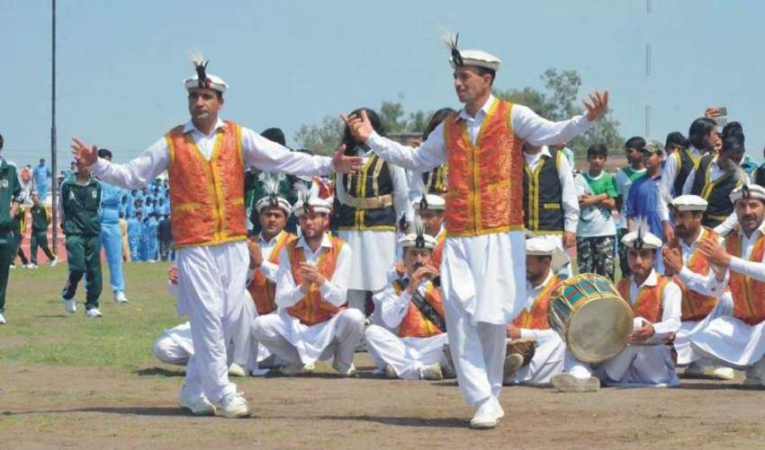 پشاور: قبائلی اضلاع سپورٹس فیسٹیول کے موقع پر چترالی رقص ..