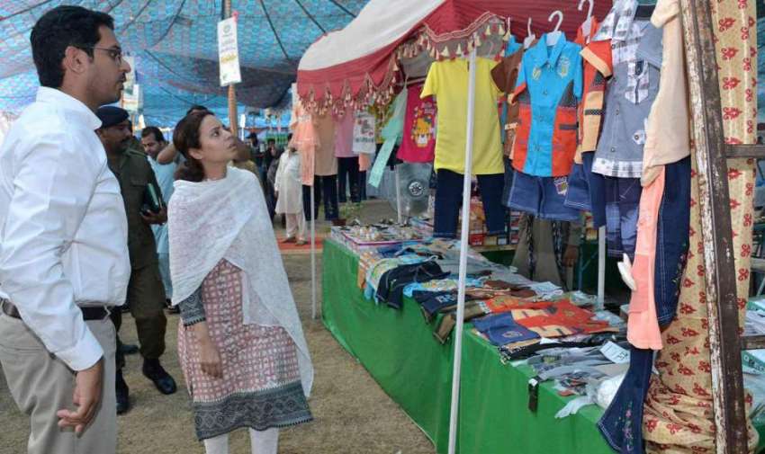 اوکاڑہ: ڈی سی اوکاڑہ مریم خان رمضان سستا بازار کا دورہ کر ..