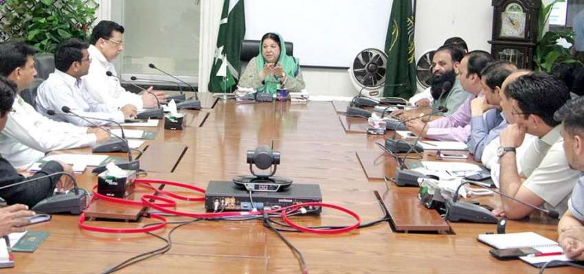 لاہور: وزیر صحت پنجاب ڈاکٹر یاسمین راشد محکمہ سپیشلائزڈ ..