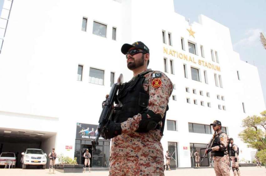 کراچی: پی ایس ایل4کے فائنل میچز کے سلسلہ میں سکیورٹی اہلکار ..
