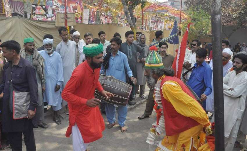 لاہور: حضرت مادھو لعل حسین(رح) کے سالانہ عرس کے موقع پر ملنگ ..