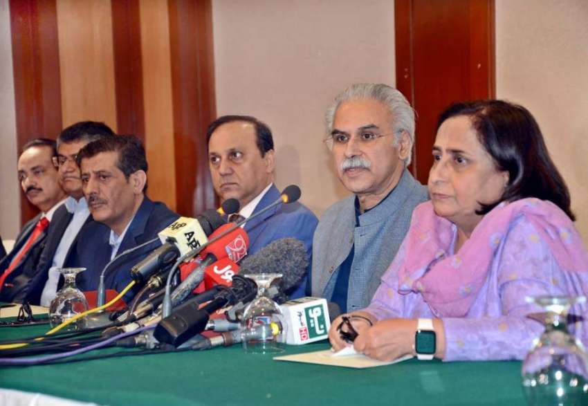 کراچی: وزیر مملکت برائے صحت ڈاکٹر زرار مرزا ، صوبائی وزیر ..