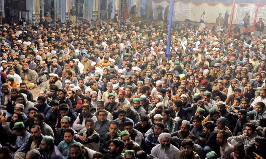 راولپنڈی:قد یمی جامع مسجد میں محفل نعت کے موقع پر شرکاء نعت ..