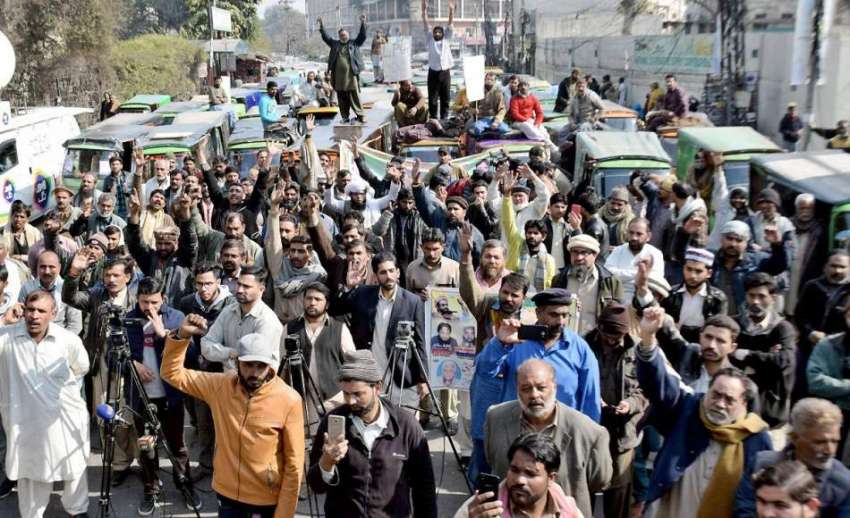 لاہور: ملی رکشہ یونین کے زیر اہتمام اپنے مطالبات کے حق میں ..