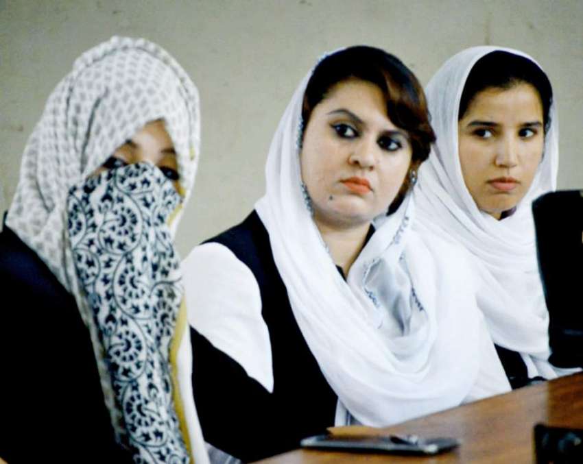 مظفر آباد: سنڑل بار ایسوسی ایشن کے اجلاس میں خواتین و کلاء ..