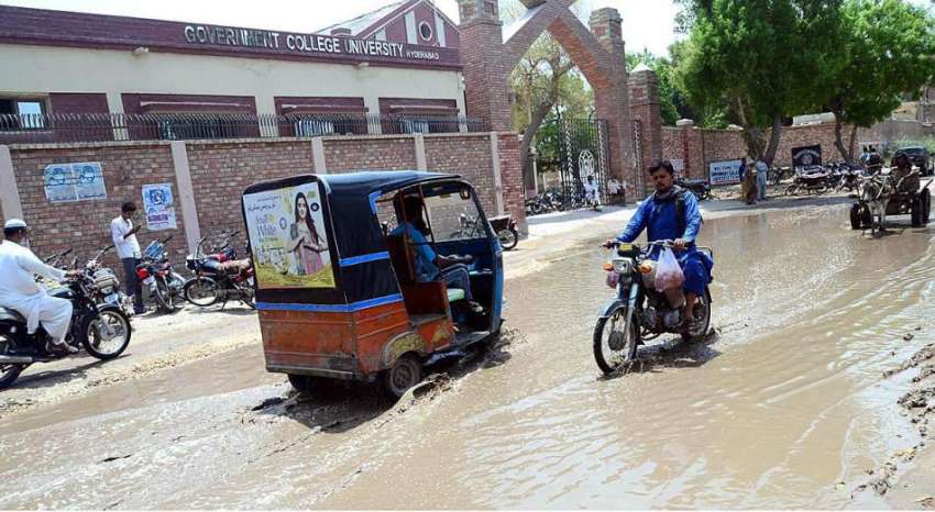 حیدر آباد: کالی موری روڈ پر سیوریج کا پانی جمع ہے جس سے شہریوں ..