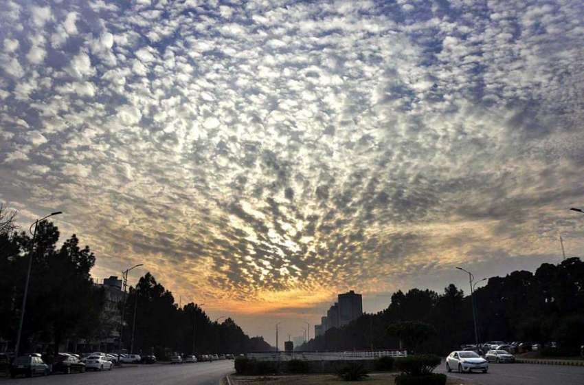 اسلام آباد: شام کے وقت وفاقی دارالحکومت کے آسمانوں پر بادل ..