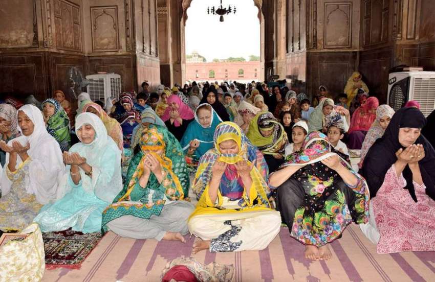 لاہور:تاریخی بادشاہی مسجد میں ماہ صیام کے دوسرے جمعةالمبارک ..