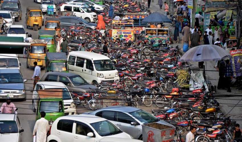 راولپنڈی: سکستھ روڈ پر نو پارکنگ میں کھڑی گاڑیاں و موٹر سائیکل ..