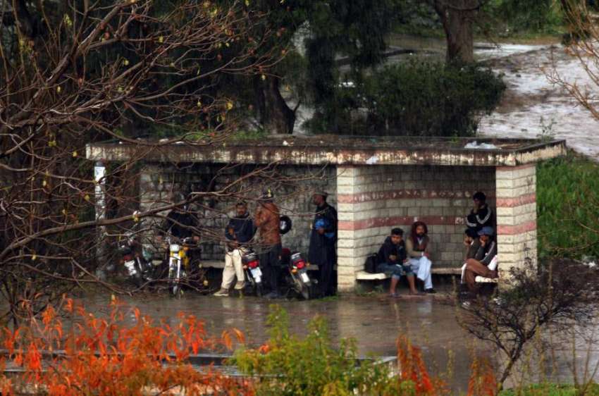 اسلام آباد: وفاقی درالحکومت میں ہونیوالی بارش سے بچنے کے ..