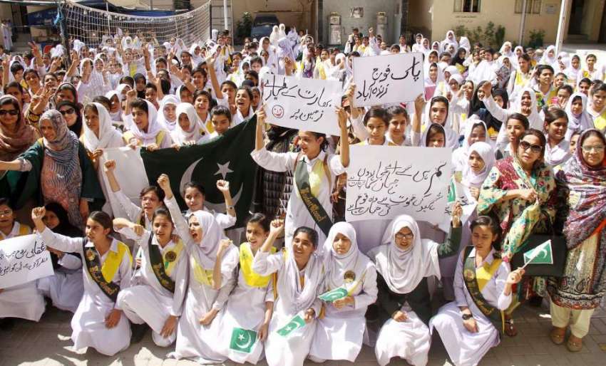 حیدر آباد: گورنمنٹ کالج برائے خواتین کی طالبات اور ٹیچرز ..