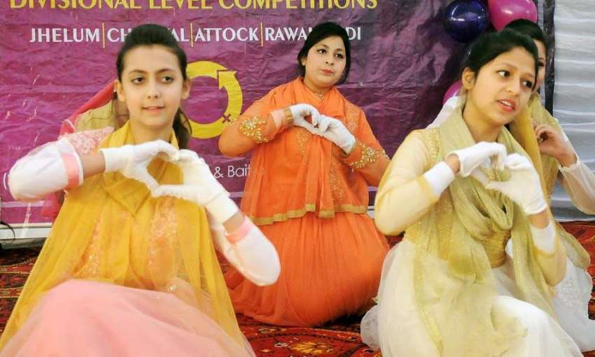 راولپنڈی: خواتین کے عالمی دن کی مناسبت سے سلائی سینٹر میں ..