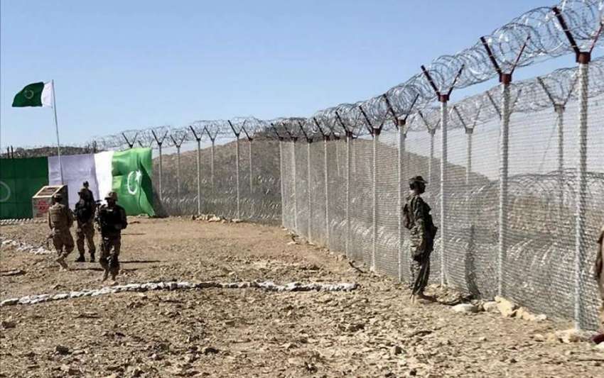 شمالی وزیرستان: پاک فوج کے جوان پاک افغان سرحد پر تعمیر کی ..