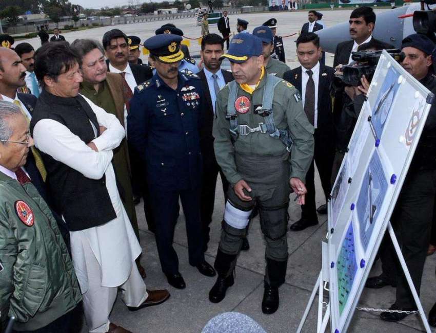 اسلام آباد: ملائیشین وزیر اعظم ڈاکٹر مہاتیر محمدJF-17ٹھنڈر ..