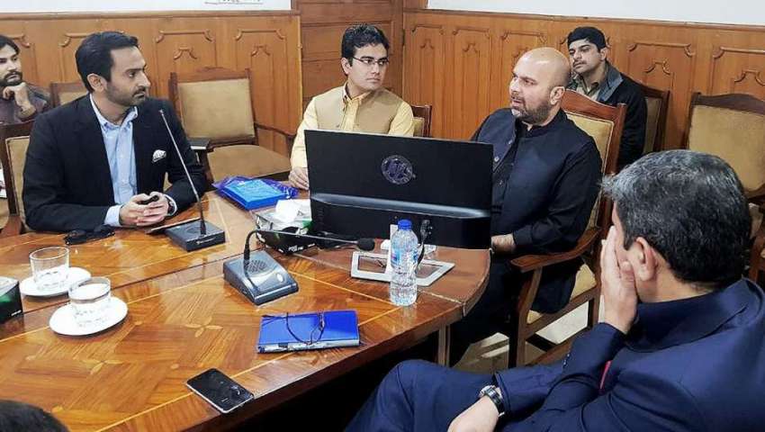پشاور: صوبائی وزیر تیمور جھگڑا سے آن لائن ٹیکسی سروسز کا ..