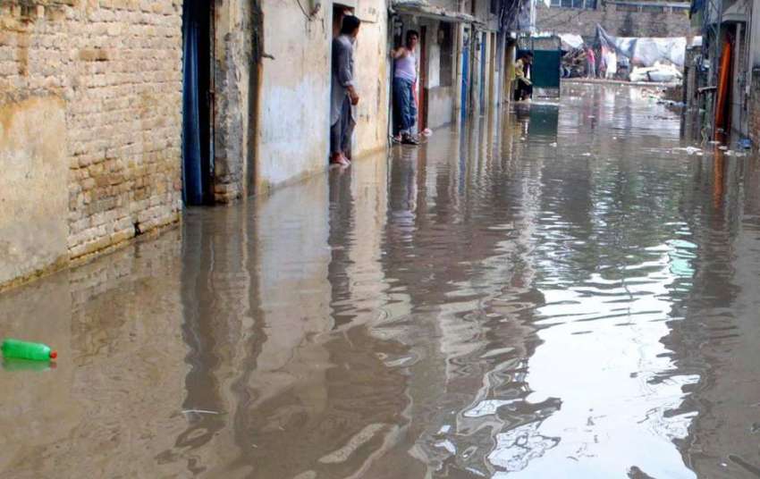 راولپنڈی: موسلا دھار بارش کے بعد ڈوھوک الہیٰ بخش میں بارش ..