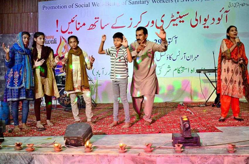 حیدرآباد: مہران آرٹ کونسل میں دیوالی فیسٹیول تقریب کے دوران ..