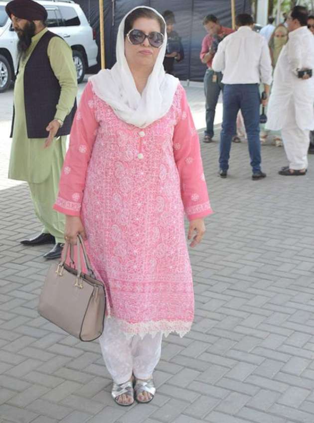 لاہور: خاتون رکن اسمبلی پنجاب اسمبلی کے اجلاس میں شرکت کے ..