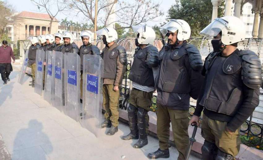 لاہور: پنجاب اسمبلی کے اجلاس کے موقع پر سکیورٹی کے لیے اینٹی ..