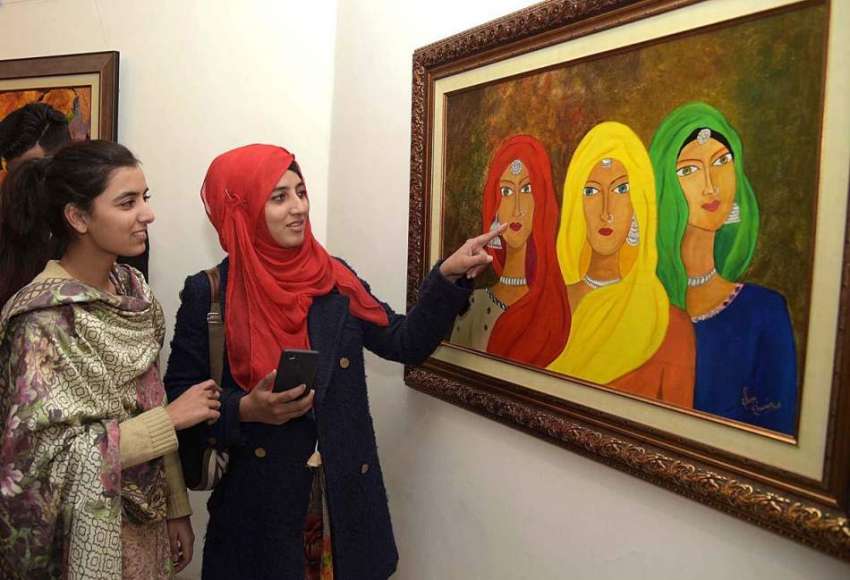 لاہور: الحمراء آرٹ گیلری میں سولو پینٹنگ نمائش کے موقع پر ..