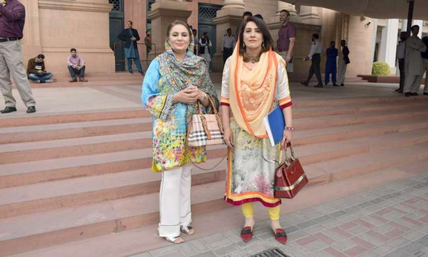 لا ہور: تحریک انصاف کی خواتین اراکین پنجاب اسمبلی کے اجلاس ..