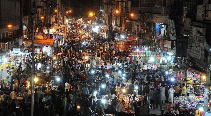 راولپنڈی: عید کی تیاریوں میں مصروف شہری باڑہ مارکیٹ سے خریداری ..