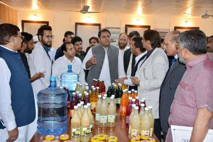 فیصل آباد: وفاقی وزیر سائنس اینڈ ٹیکنالوجی چودھری فواد حسین ..